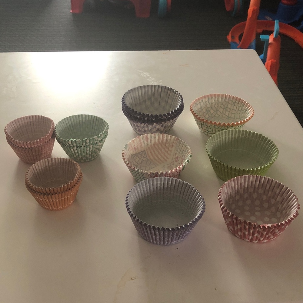 🏋️‍♂️ Assorted Pastel Cupcake Liners Small (3) & Large (6) Set